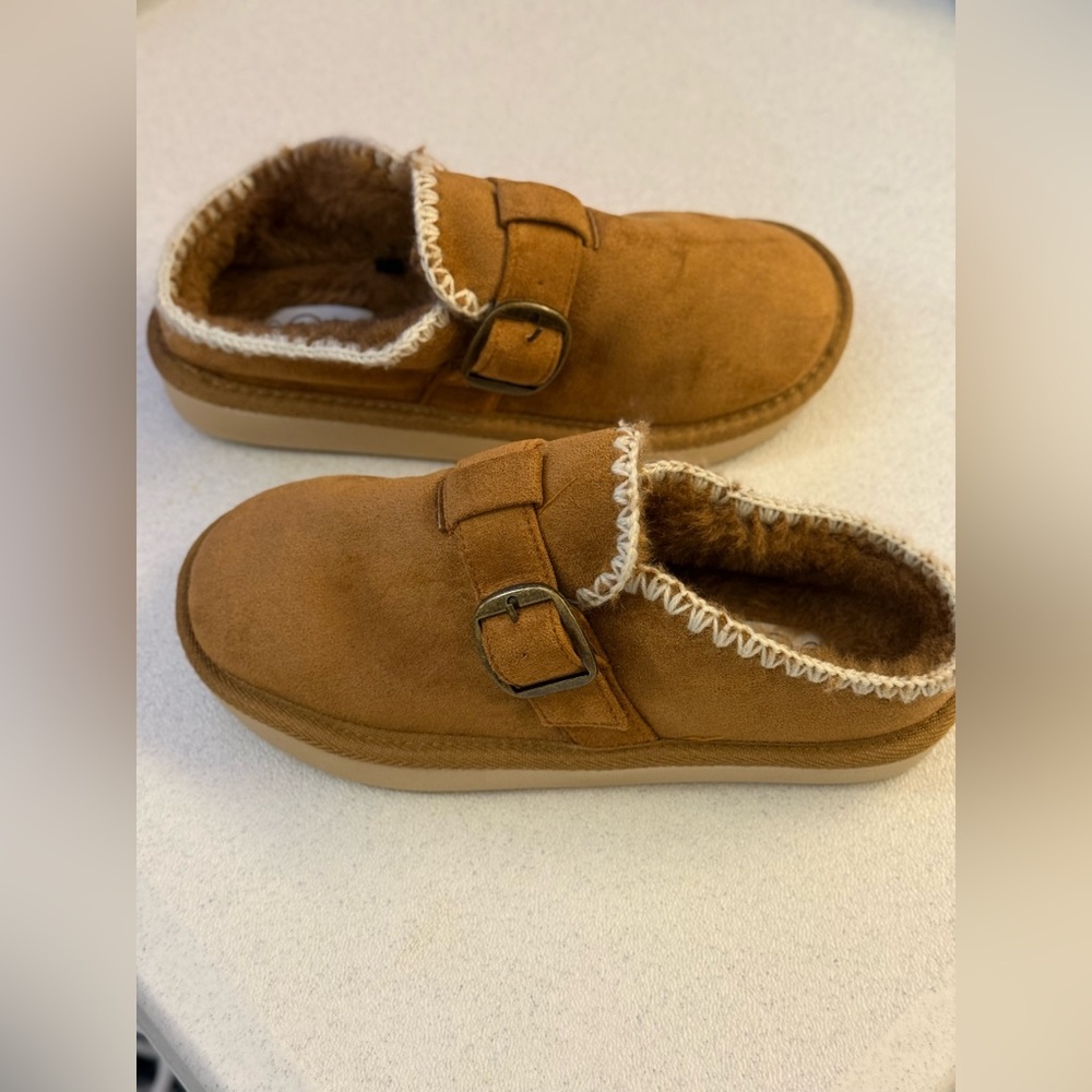 White Mountain Brown Slippers with Fuzzy Trim